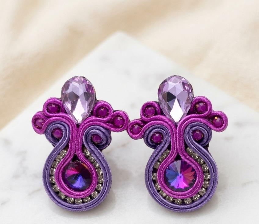 Aretes Soutache Realeza en Violeta y Cristales Facetados